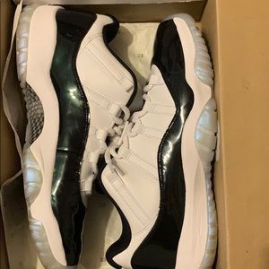 Air Jordan 11 Retro Lows Iridescent